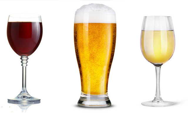 EN FLASKE VIN HVER DAG: Storkonsum av alkohol over tid gir skrumplever. Foto: NTB Scanpix/Shutterstock EN FLASKE VIN HVER DAG: Storkonsum av alkohol over tid gir skrumplever. Foto: NTB Scanpix/Shutterstock